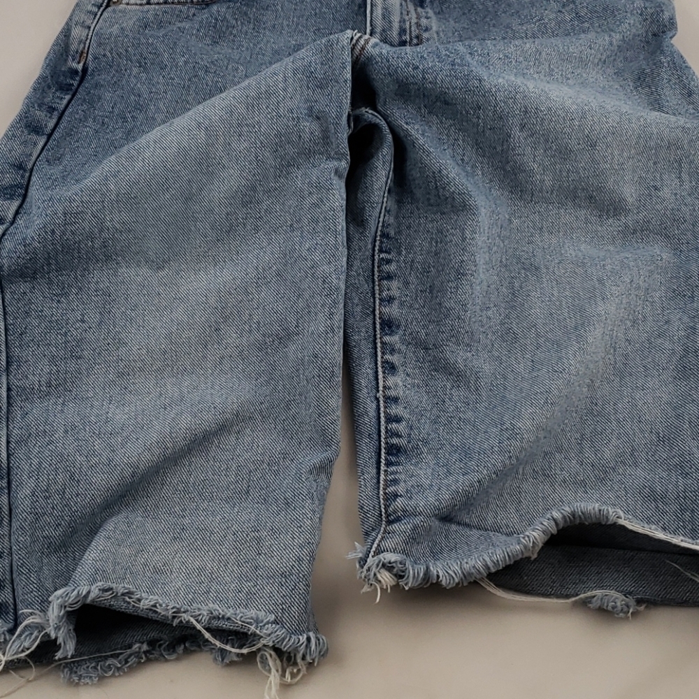 VINTAGE Calvin Klein 11" High Rise Cut Off Shorts - Picture 10 of 10